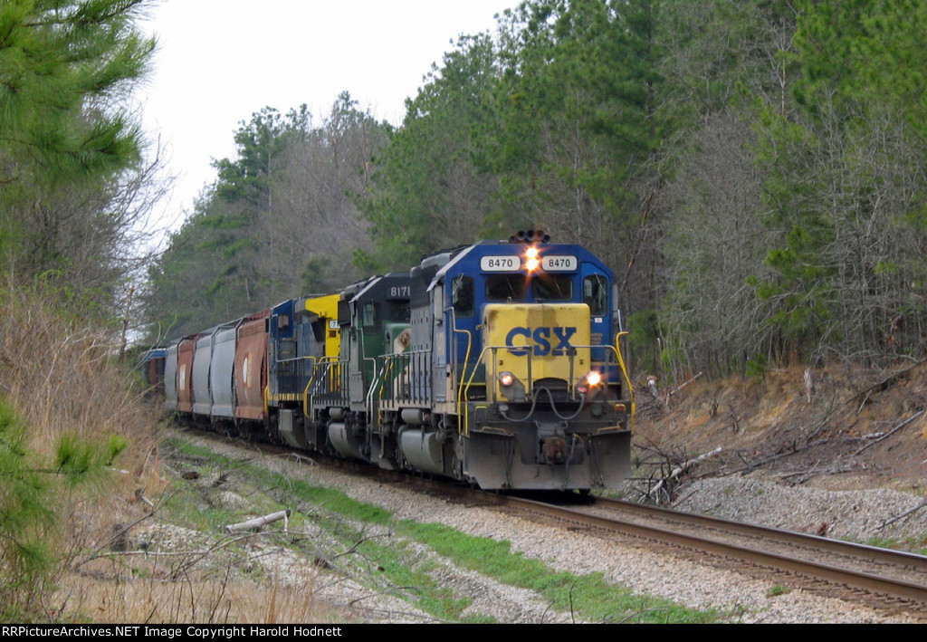 CSX 8470 leads a train northbound (compass east)